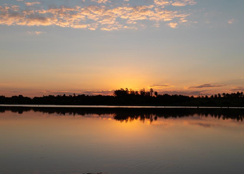 Vista del río Acaray, en Paraguay, que conecta con el lago donde fue encontrado el cuerpo.