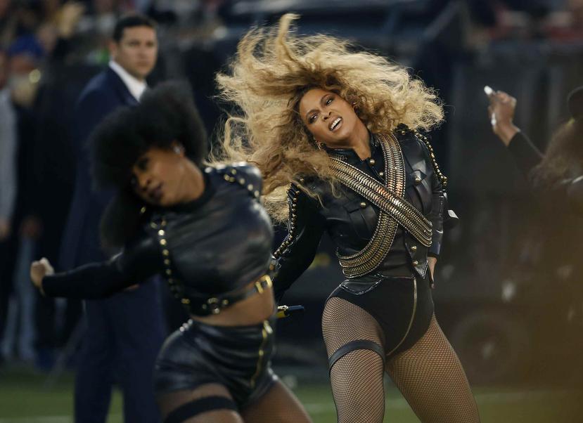 Beyonce se destacó durante su intervenció en el medio tiempo del Super Bowl.