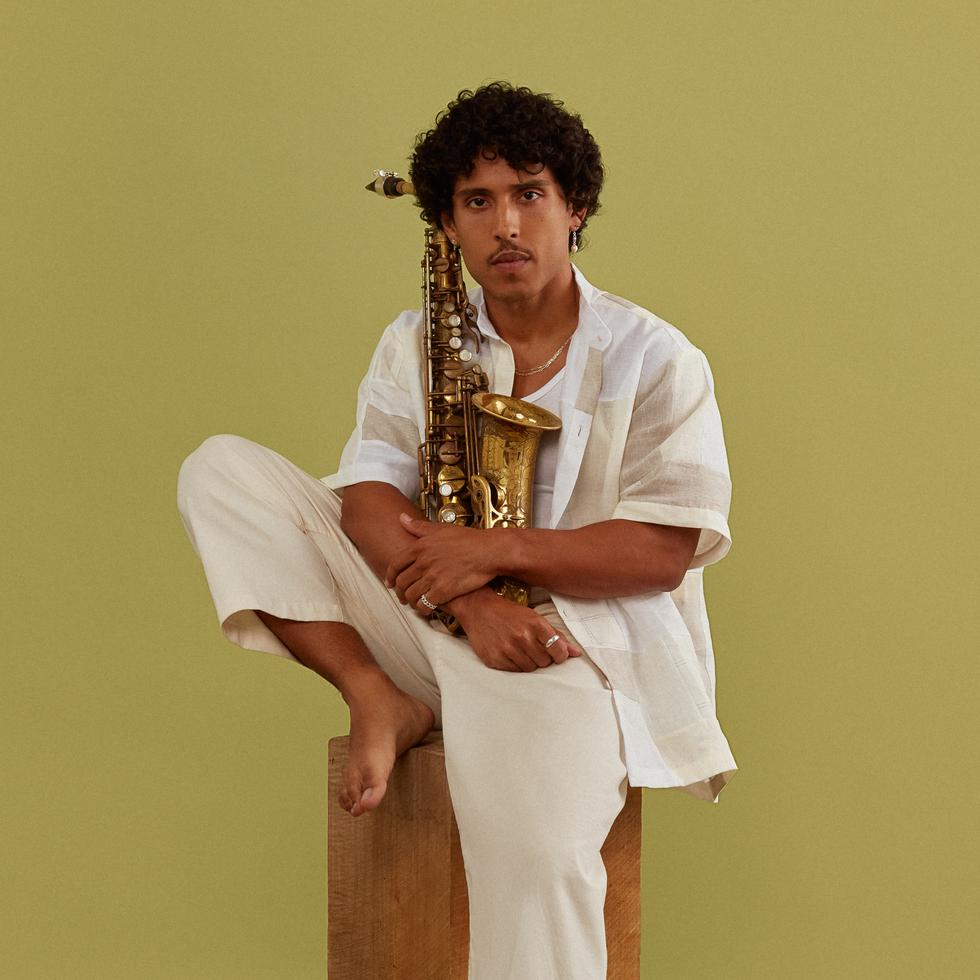 El saxofonista puertorriqueño Jonathan Suazo lanzó una nueva producción musical titulada "Ricano".