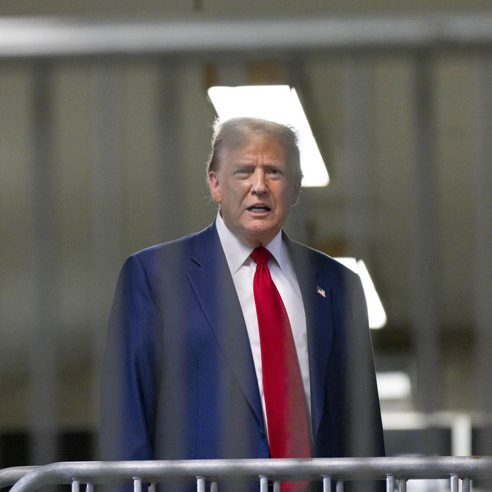 El expresidente Donald Trump afuera del tribunal en Manhattan el 30 de abril de 2024.