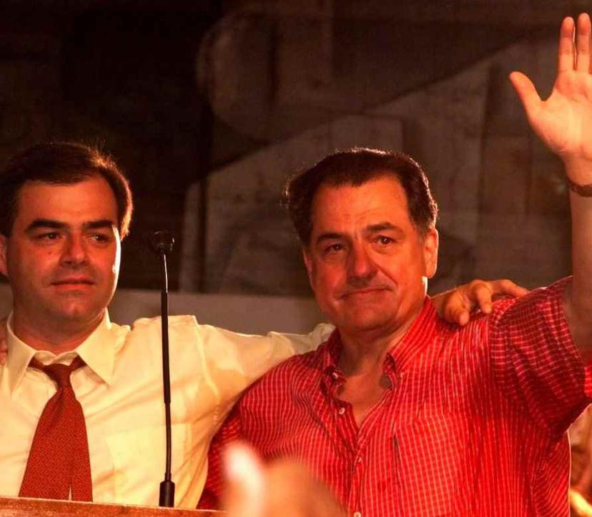 El exgobernador Rafael Hernández Colón junto a su hijo José Alfredo Hernández Mayoral. (GFR Media)