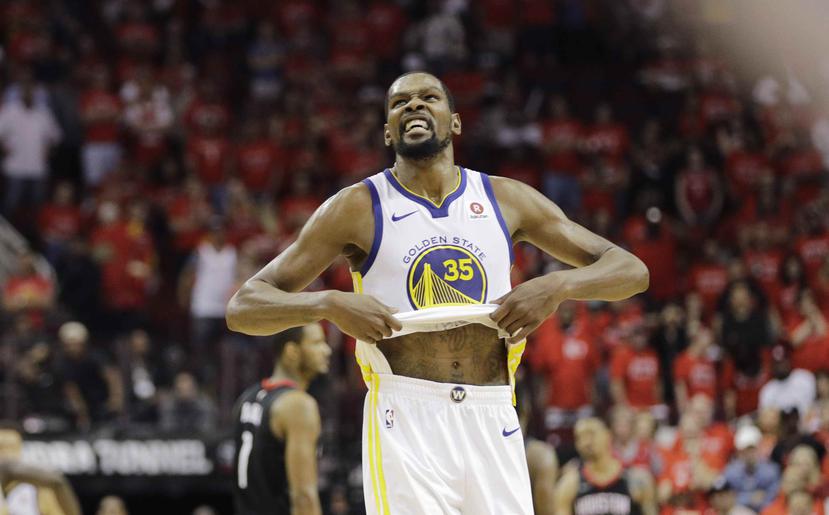 Kevin Durant, de los Warriors de Golden State, afirmó que "es algo que no me preocupa ni tan siquiera que ya se esté hablando de mi duelo con James". (AP)