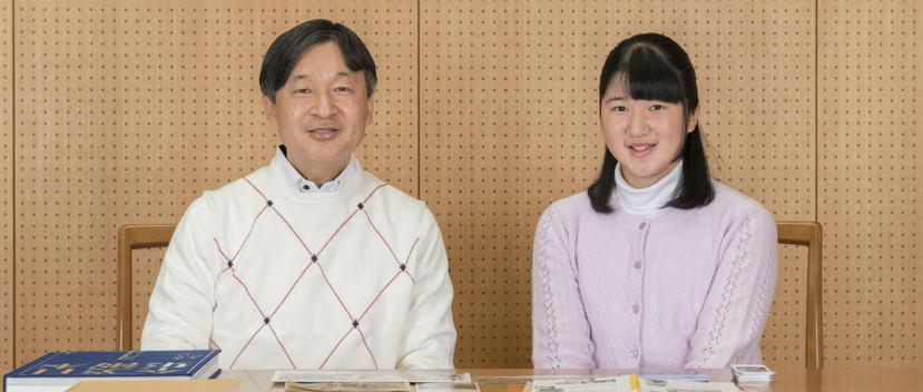 La princesa Aiko junto a su padre, el príncipe heredero de Japón, Naruhito. (Foto: EFE)