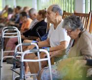 Se estima que un 2% de los 893,000 adultos mayores de 60 años o más que hay en la isla están institucionalizados, lo que representa unas 17,860 personas.