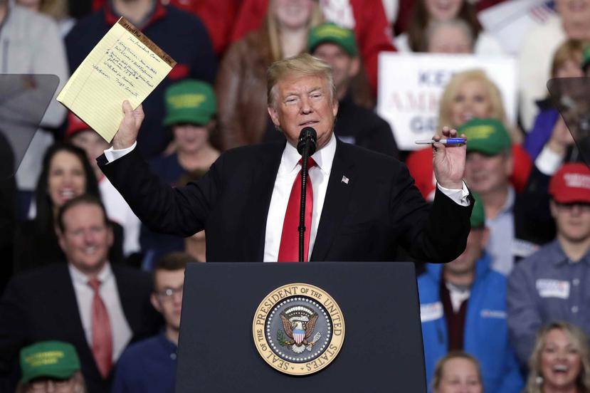 El presidente Donald Trump en una concentración de sus seguidores en Indianápolis el 2 de noviembre del 2018. (AP)