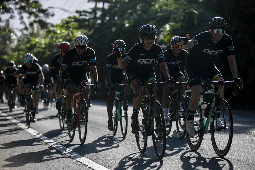 En la foto: Ivette Laureano entrenando junto con otros ciclistas. 