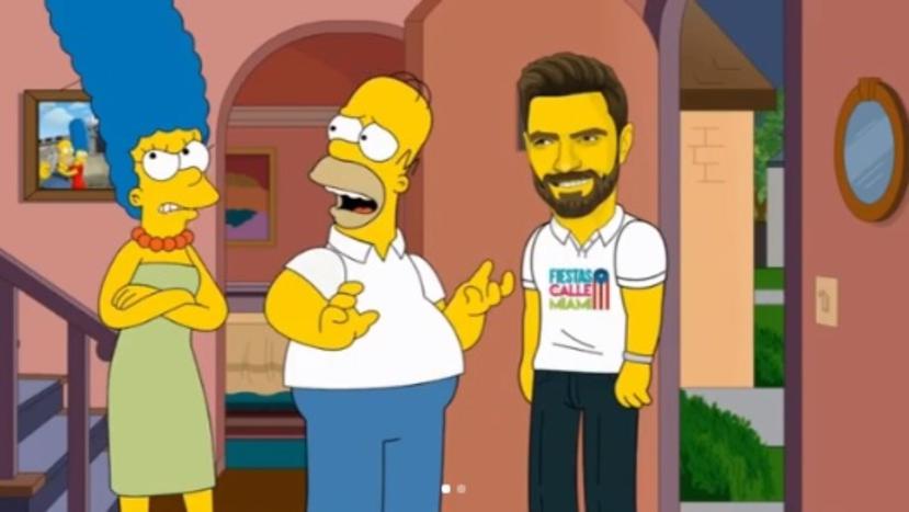 Julián Gil "simpsonizado" junto a unas versiones de Homero y Marge.  (Instagram)