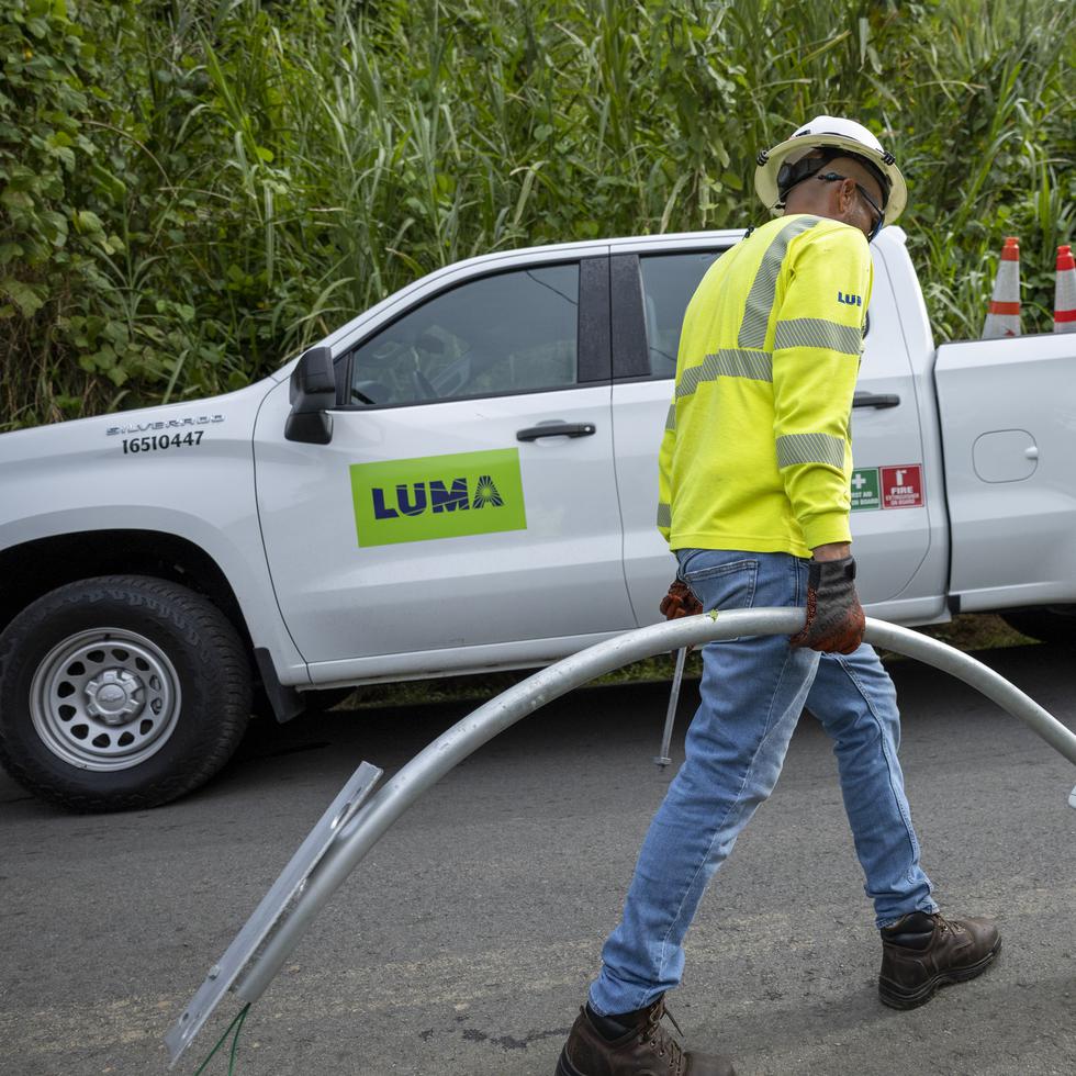LUMA Energy informó que inicialmente 6,000 personas quedaron sin el servicio de energía eléctrica tras el impacto del vehículo.