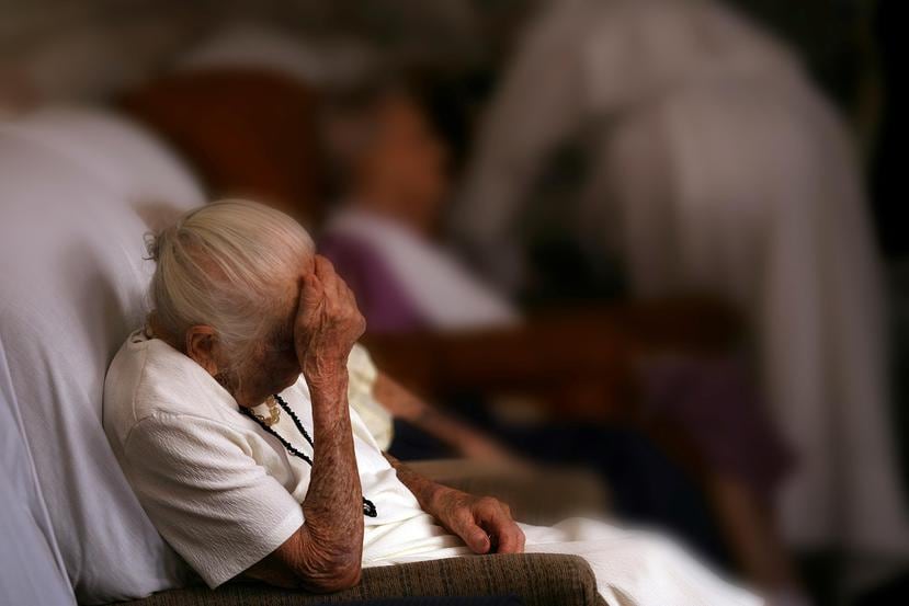 Los  centros de cuidado de adultos mayores han tomado medidas para protegerles y al personal que les atiende. (GFR Media)