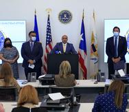 Joseph González (en el podio), el jefe del FBI en Puerto Rico, convocó una rueda de prensa en la que anunció la creación de un grupo de trabajo en torno a la Corrupción Pública.