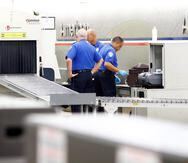 Los empleados infectados no tenían funciones en contacto con los pasajeros del aeropuerto, se informó.