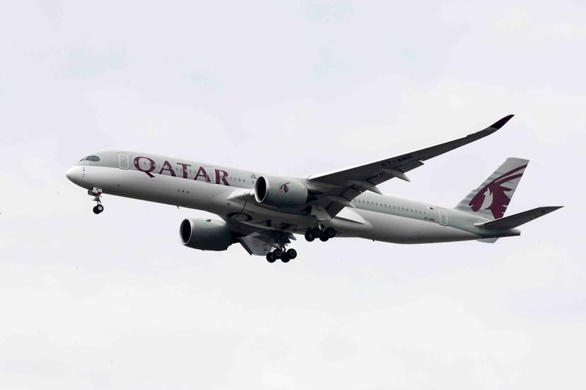 Un avión de Qatar Airways se acerca al Aeropuerto Internacional de Filadelfia. (AP)