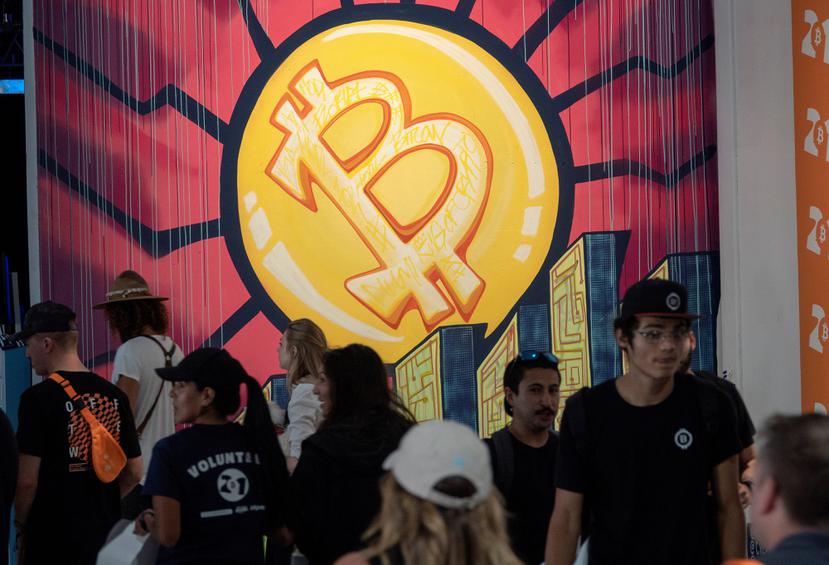 Vista de asistentes a la Conferencia Bitcoin 2021, celebrada en el Centro de Convenciones Mana, en Wynwood, Miami, Florida.