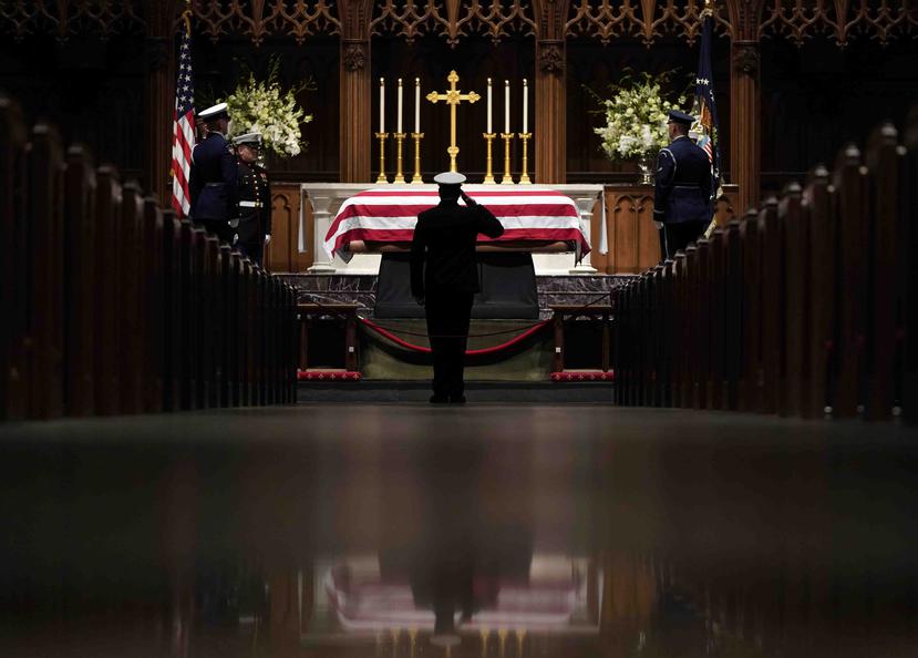 El féretro con los restos de George H.W. Bush. (AP)
