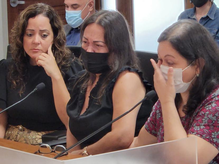 Sheila Nevárez (centro), madre de Javier A. Cordero Nevárez, quien fue baleado por agentes del Negociado de la Policía, declaró en una vista pública de la Comisión de Derechos Humanos del Senado.