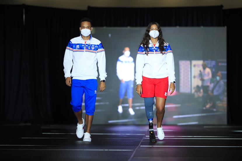 Carmelo Rivera y Yaimillie Díaz participaron de la presentación de los uniformes olímpicos organizada por el Comité Olímpico de Puerto Rico.