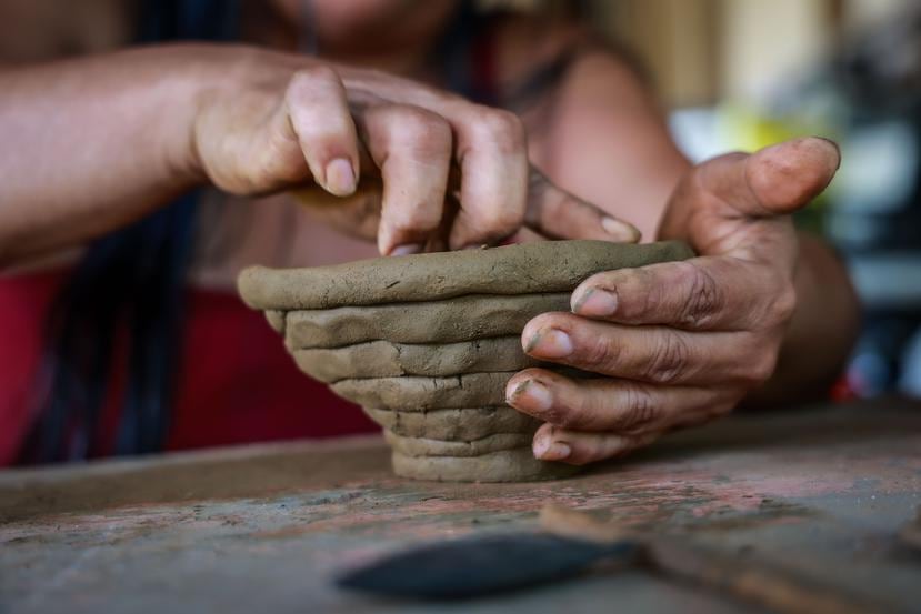 Out of her 10 siblings, only Alice was left with the task of making indigenous pottery through Taller Cabachuelas.
