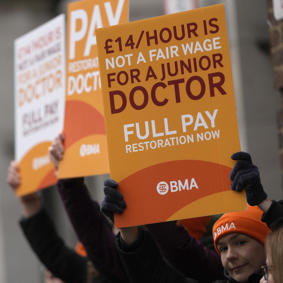Los líderes de la NHS han expresado su "decepción" por el colapso de las conversaciones entre la Asociación Médica Británica, que representa a los médicos, y el gobierno.