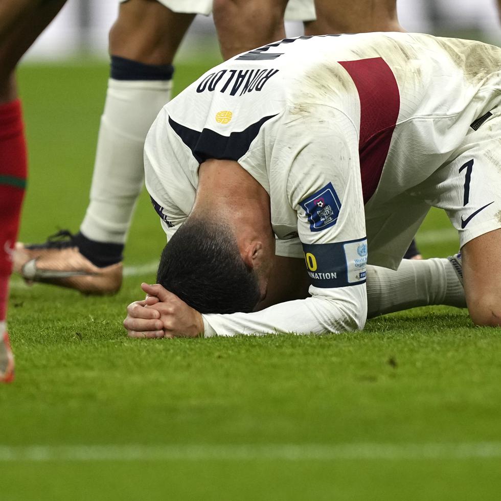 El atacante portugués Cristiano Ronaldo reacciona tras desperdiciar una ocasión en el partido contra Marruecos por los cuartos de final del Mundial.