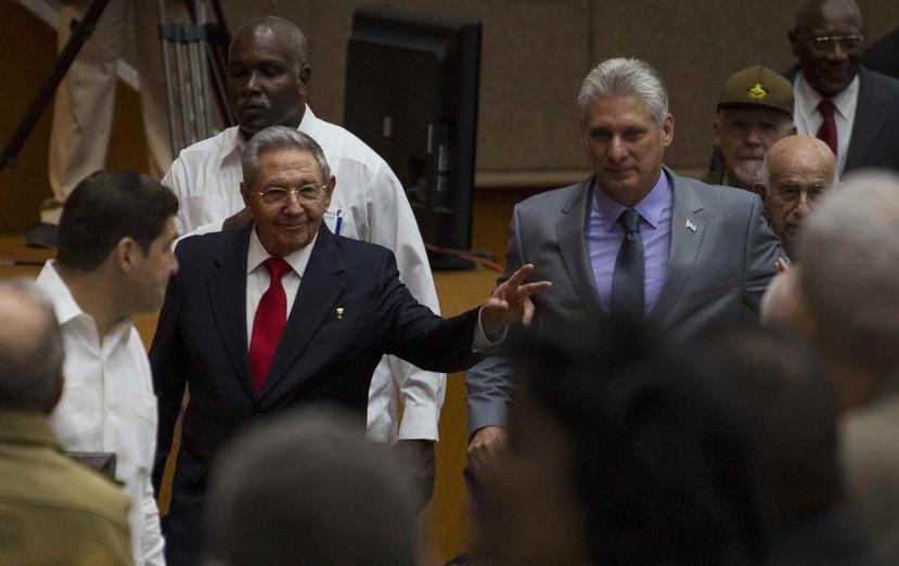 Raúl Castro y Miguel Díaz-Canel Bermúdez. (AP)