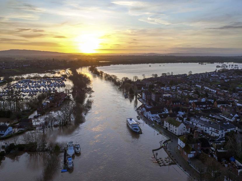 Inundaciones en torno a Upton upon Severn, Inglaterra. (AP)