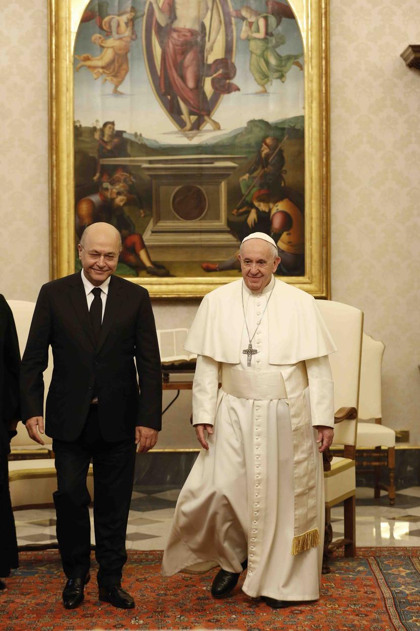 El presidente de Irak, Barham Salih, es recibido por el papa Francisco en audiencia privada en el Vaticano, sábado 25 de enero de 2020. (AP Foto/Domenico Stinellis, Pool)