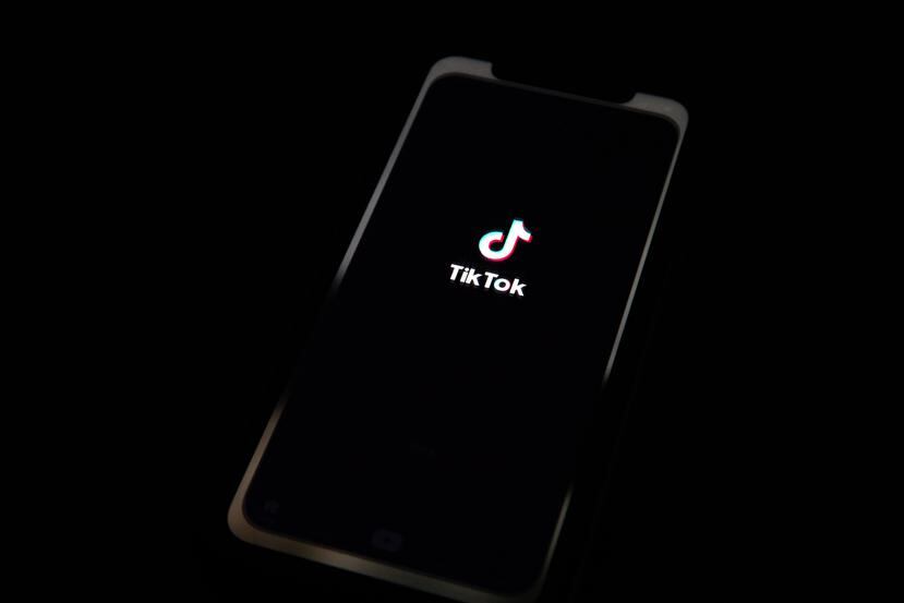 Estados Unidos ordenó el mes pasado a los empleados de las agencias federales eliminar TikTok de todos los dispositivos móviles emitidos por el gobierno.