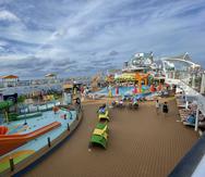 Área de la piscina en el Royal Caribbean Odyssey of the Seas. (Gregorio Mayí/Especial GFR Media)