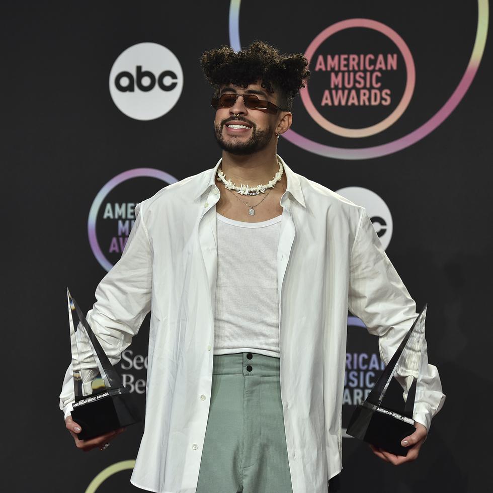 Bad Bunny poses in the press room with the awards for favorite latin album for "El Ultimo Tour Del Mundo" and favorite male latin artist at the American Music Awards.