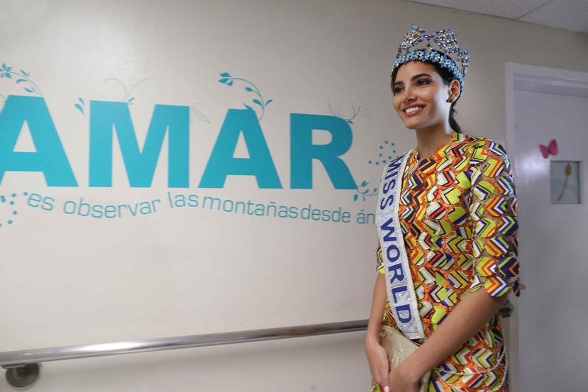 La nueva reina estuvo acompañada durante el evento por la primera Miss Mundo puertorriqueña Wilnelia Merced.