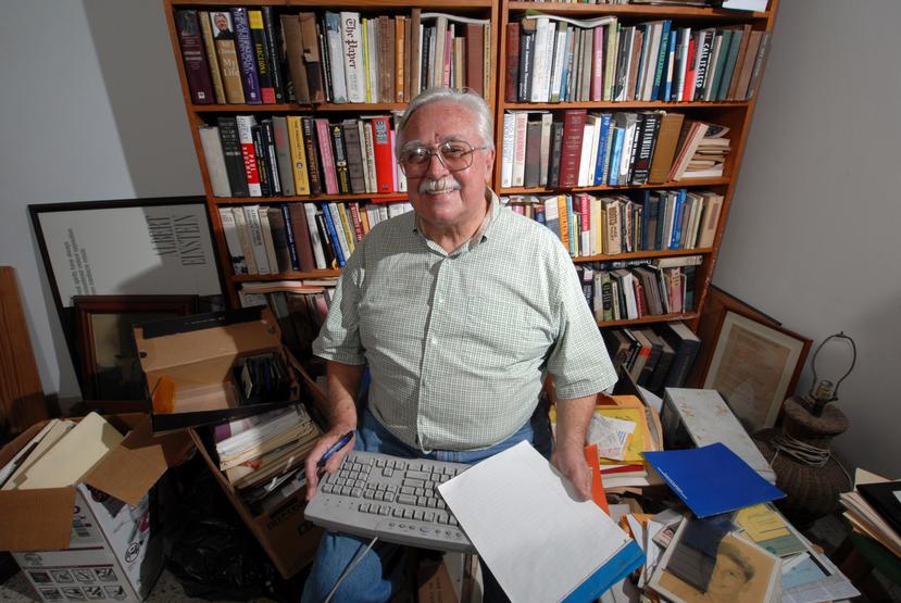 Manny Suárez también fue profesor de Periodismo en el Departamento de Inglés de la Facultad de Humanidades de la Universidad de Puerto Rico Recinto de Río Piedras.