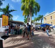 En las diferentes plazas hay estaciones de alcohol y toma de temperatura para los visitantes como parte de la Feria de Artesaniás y Artes Plásticas de San Juan.