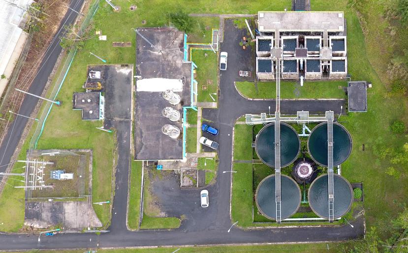 En Puerto Rico, el 97% de la población recibe agua potable de la Autoridad de Acueductos y Alcantarillados. Los acueductos comunitarios no siempre sirven agua  de calidad. Arriba, la planta de filtros de Cidra. (GFR Media)