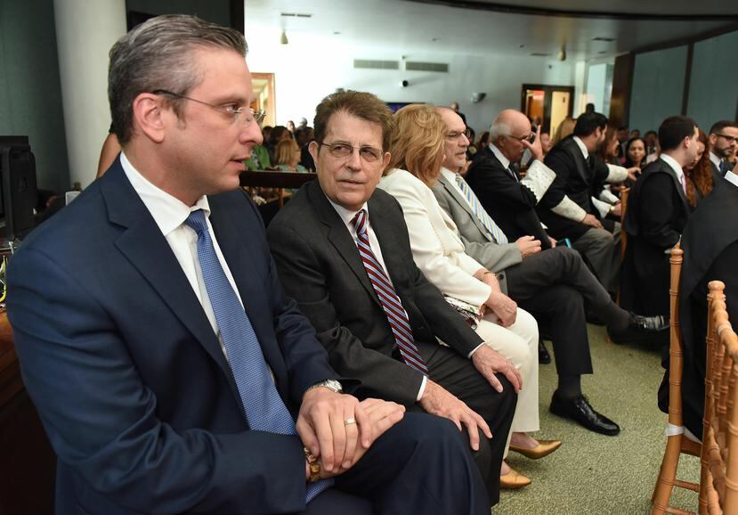 El exgobernador Alejandro García Padilla y el ex juez presidente del Supremo, Federico Hernández, en la juramentación de nuevos jueces. (Ingrid Torres/Especial GFR Media)