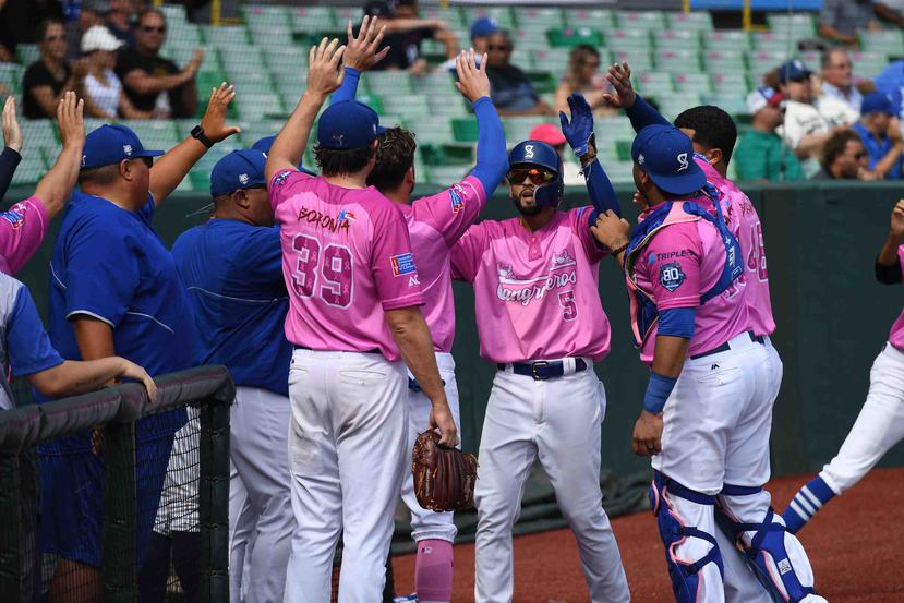 Los Cangrejeros de Santurce están a un paso de avanzar a la serie final de la Liga de Béisbol Profesional Roberto Clemente.