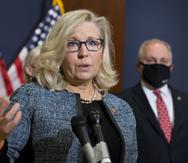 Washington (United States), 04/01/2014.- Republican Representative of Wyoming Liz Cheney speaks during a news conference, in front of Republican Representative of Louisiana Steve Scalise (Back), following a House Republican Conference meeting on Capitol Hill in Washington, DC, USA, 20 April 2021. House Republican leaders, Representative of Wyoming Liz Cheney and Representative of Louisiana Steve Scalise, took the opportunity to criticize the Biden administration's immigration policies on the United States southern border. (Estados Unidos) EFE/EPA/MICHAEL REYNOLDS