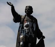 La estatua de Cristóbal Colón vandalizada en la avenida Paseo de la Reforma en Ciudad de México, el 28 de septiembre de 2020.