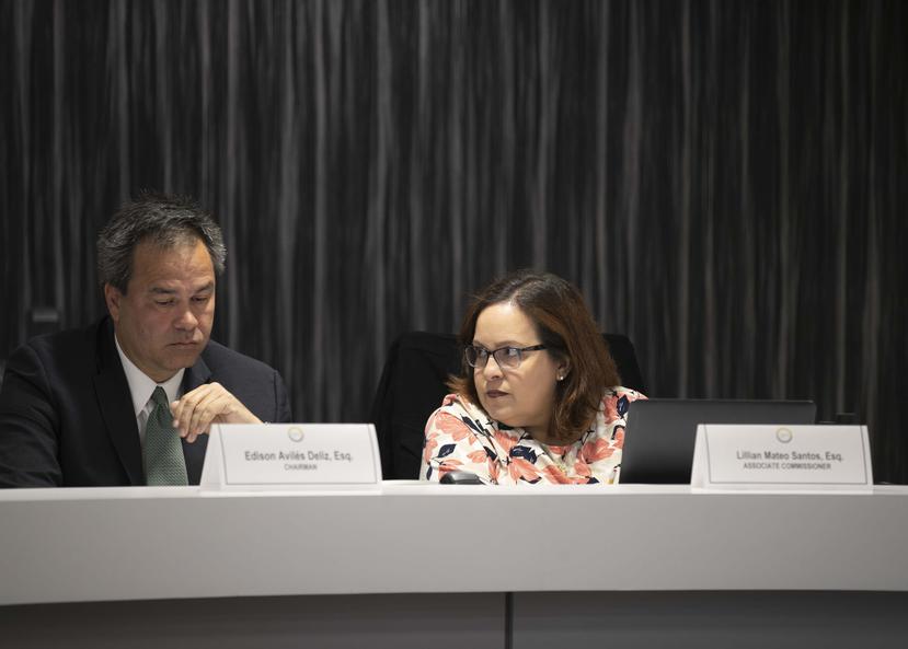 Edison Avilés y Lillian Mateo Santos, de la Comisión de Energía, participaron del análisis.