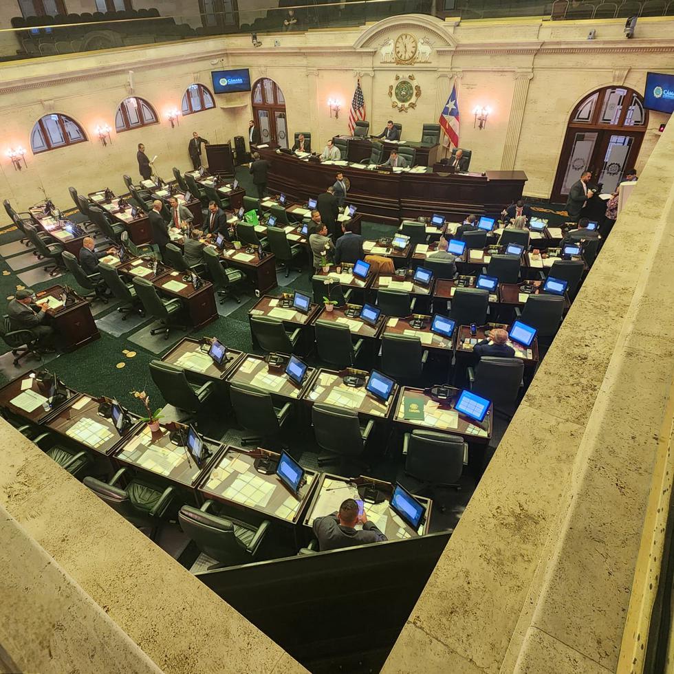 Con cuatro horas de retraso se inició la sesión de la Cámara de Representantes luego de un receso desde el pasado 13 de febrero.