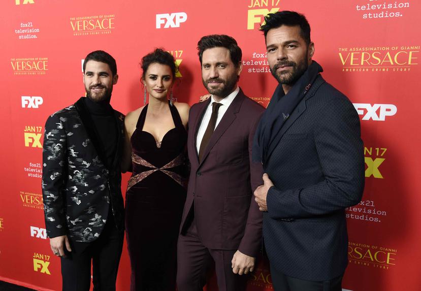 El astro boricua Ricky Martin (extrema derecha) es uno de los protagonistas de la serie de FX. (Chris Pizzello / Invision / AP)