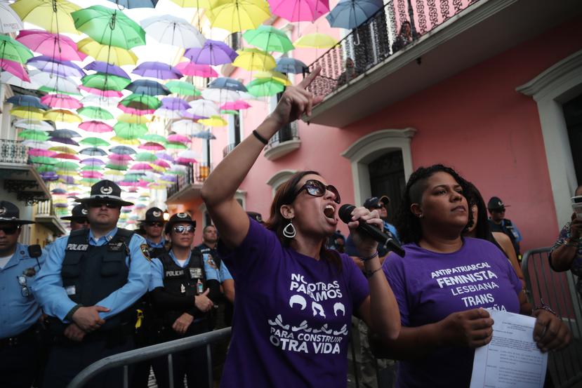 La Colectiva Feminista en 2018 frente a La Fortaleza exigiendo un estado de emergencia por la violencia de género.