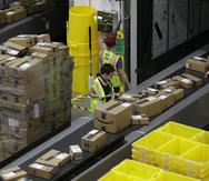 Uno de los centros de distribución y envío de paquetes de Amazon en California.