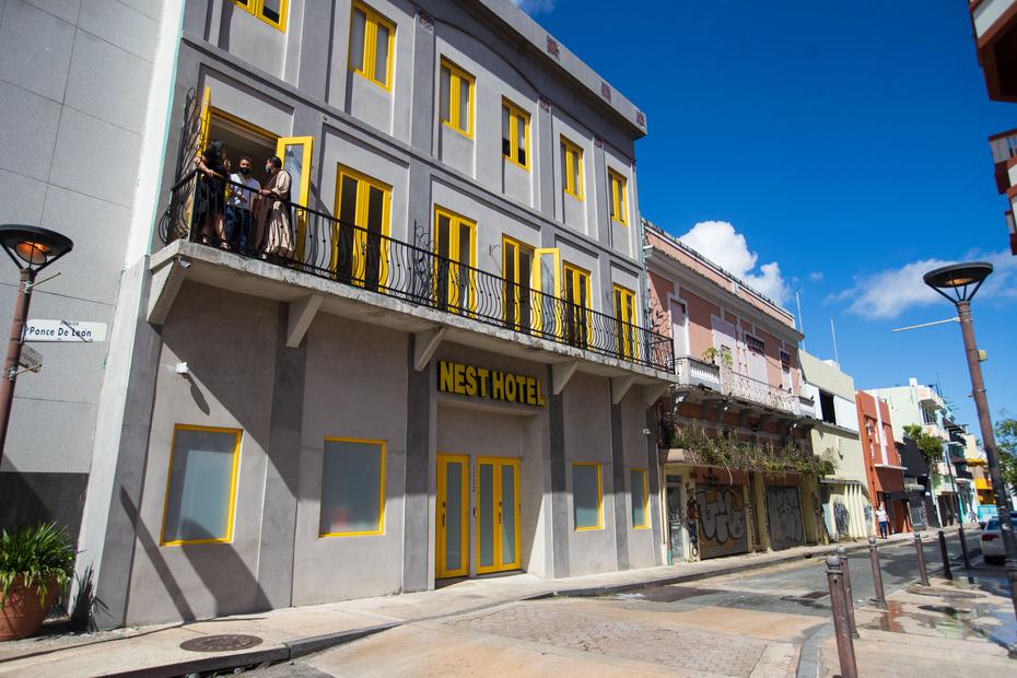 Nest Hotel está localizado frente a la Parroquia Nuestra Señora del Pilar, en Río Piedras.