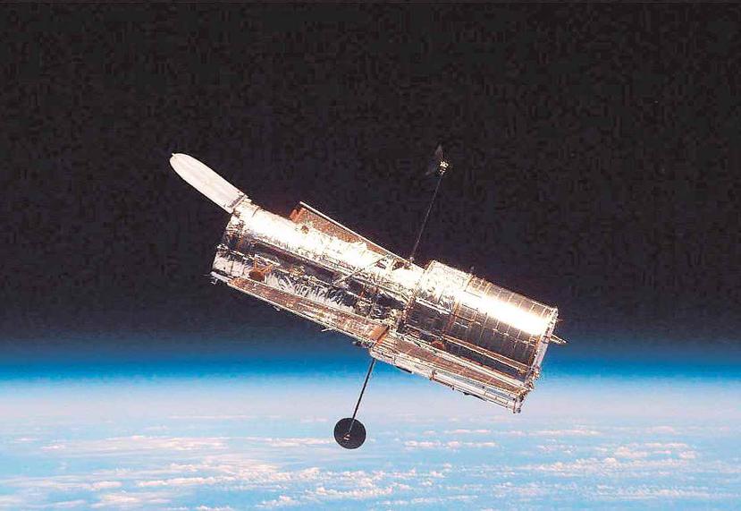 El Hubble, que se puso en órbita en 1990, seguirá en servicio cuando en 2018 la NASA ponga en marcha a su sucesor, el telescopio espacial James Webb. (Archivo)