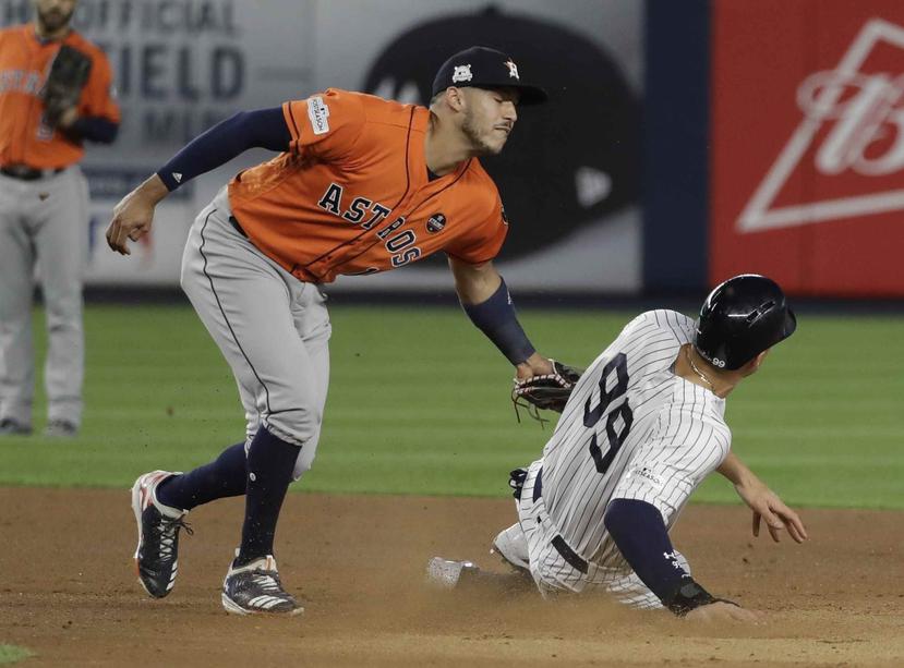 El campocorto de los Astros de Houston, Carlos Correa (izq.), dijo que el equipo saldrá esta noche enfocado en ganar el desafío en el Yankee Stadium en el Bronx. (AP / David J. Phillip)
