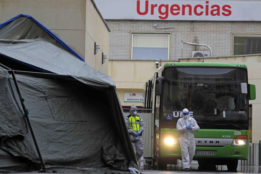 Solo en Italia, cerca de 10,000 trabajadores se han contagiado y más de 60 doctores han muerto. (AP)