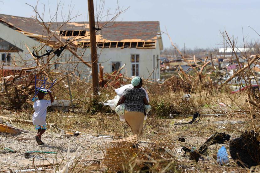 La cifra oficial de víctimas mortales por el huracán Dorian se mantiene en 50. (EFE)