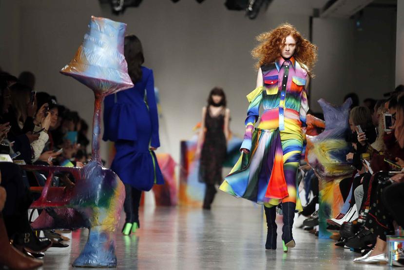 La 65 edición de la Semana de la Moda de Londres arrancó hoy con desfiles como los de los diseñadores Fydor Golan o el del coreano Edon Choi. (AP)