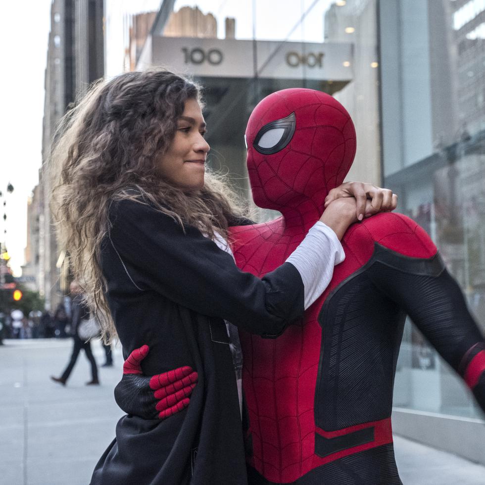 Esta imagen publicada por Sony Pictures muestra a Zendaya y a Tom Holland en una escena de "Spider-Man; Far From Home".
