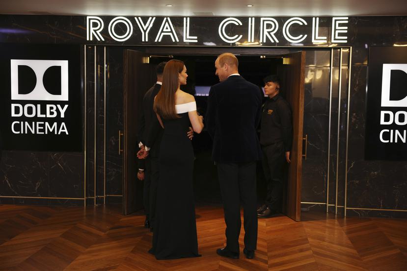 Kate Middleton y el príncipe William a la entrada del teatro donde disfrutaron del estreno de "Top Gun: Maverick".